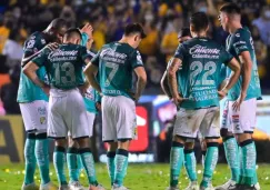 Jugadores de León en el juego ante Tigres