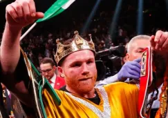 Canelo Álvarez celebrando victoria tras pelea