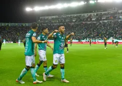 Jugadores de León celebrando un gol