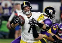 Ben Roethlisberger siendo capturado por Harrison Smith