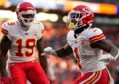 Jerick McKinnon celebra con  Josh Gordon