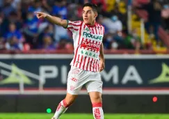 Alejandro Zendejas jugando partido con Necaxa en la Liga MX