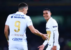 Juan Dinenno y Favio Álvarez durante partido de Pumas en la Liga MX