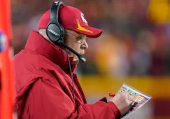 Andy Reid dirigiendo a los Chiefs