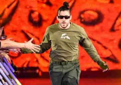 Bad Bunny entrando al Royal Rumble 