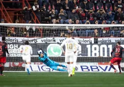 Xolos en acción ante Pumas