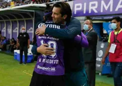 Nicolás Benedetti saludando a Santiago Solari 