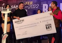 Óscar De la Hoya donó 2 millones de pesos a Fundación de Julio César Chávez