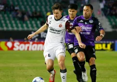 Marco Fabián durante un partido con Mazatlán