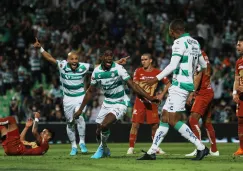 Santos celebra frente a Pumas