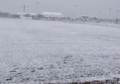 Cancha de futbol cubierta por completo de nieve en Ciudad Juárez