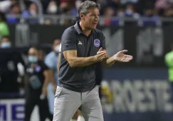 Gabriel Caballero dirigiendo a Mazatlán en partido ante Cruz Azul