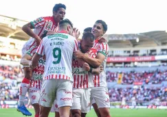 Jugadores de Necaxa celebrando anotación ante Atlético San Luis