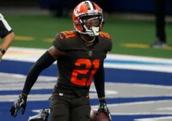 Denzel Ward en acción con los Browns