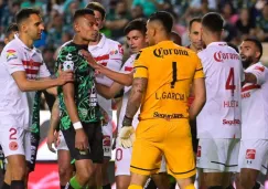 Jugadores de León y Toluca discutiendo