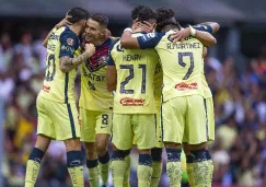 Jugadores del América festejando gol ante Puebla en el Estadio Azteca