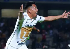 Saucedo celebrando un gol con Pumas