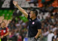 Nacho Ambriz dirigiendo un partido de Toluca