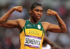 Caster Semenya participando en competencia de atletismo