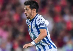 Fernando Navarro jugando partido de Liga MX con el Pachuca