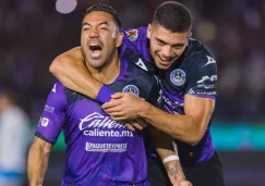 Marco Fabián celebra gol de penalti