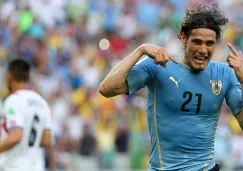 Cavani celebrando un gol con Uruguay