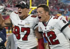 Brady y Gronkowski festejando con Tampa Bay