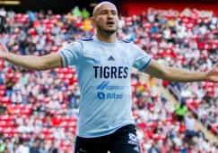 Carlos González en festejo como jugador de Tigres