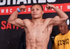 Isaac 'Pitbull' Cruz en pesaje ante medios