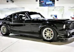 El mustang restomod de 1968 es un auto deportivo de alto nivel