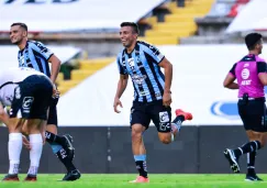 Jugadores de Gallos en festejo de gol