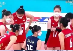 Selección China de voleibol utilizó cubrebocas durante partido de la Copa de Asia