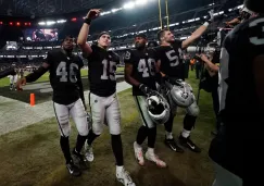 Jugadores de Raiders festejan victoria vs Pats