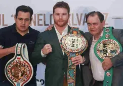 Eddy Reynoso junto a Canelo Álvarez