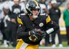 Kenny Pickett en acción con Steelers