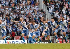 Puebla celebra ante Chivas