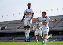 Jugadores de Pumas festejan gol en la Final Sub 20