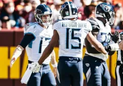 Ryan Tannehill junto a sus compañeros 