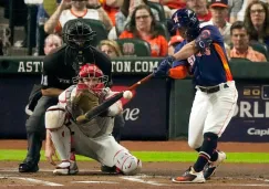 Altuve despierta con 3 hits y Astros vencen a Philies para empatar la serie|