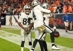 Las Vegas Raiders celebran ante los Broncos