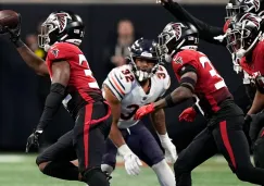 Jaylinn Hawkins, celebra su intercepción contra los Chicago Bears 