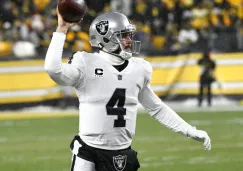 Raiders mandaron a la banca Derek Carr