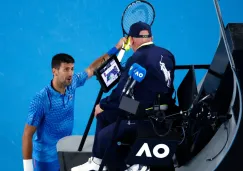 Novak Djokovic reclamando a un juez de silla sobre un aficionado