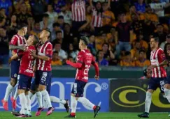 Chivas en festejo de gol