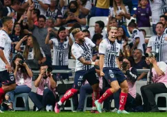 Jugadores del Monterrey celebrando uno de los goles de Germán Berterame