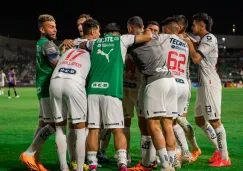 Monterrey festeja un gol ante Mazatlán