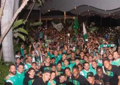 Afición del León lleva serenata al hotel de su equipo previo a la Semifinal ante Tigres