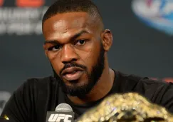 Jon Jones en una conferencia de prensa con UFC