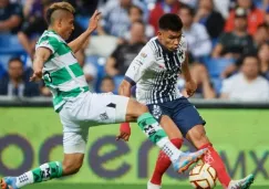 Emerson Rodríguez y Jesús Gallardo disputando un balón