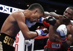 Roberto Vong peleando contra Shane Mosley Jr.